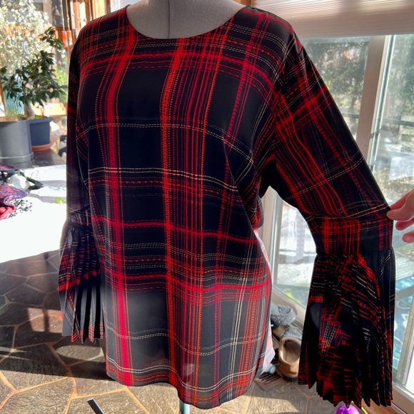 Vince Camuto Tops - NWOT Vince Camuto Bell Sleeve Blouse